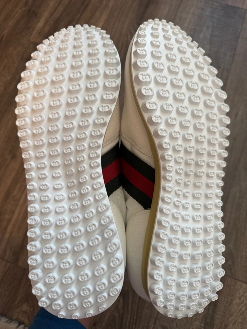 Gucci White Leather Sneakers with Red & Green Stripe - Picture 6 of 11